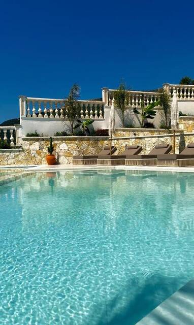 Coral Boutique Hotel – buitenzijde en zwembad