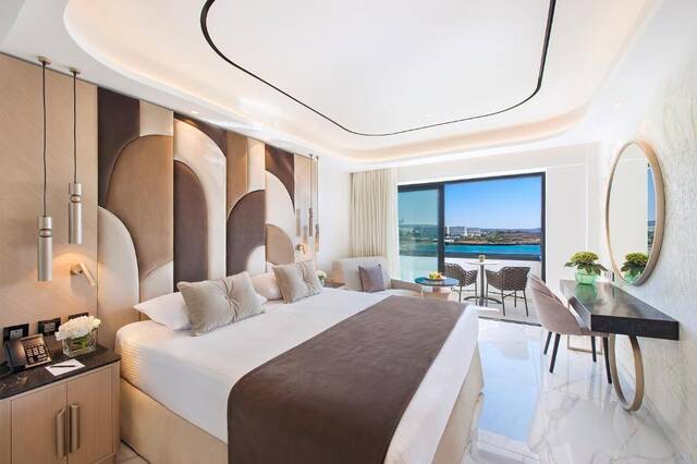 Adams Beach Hotel & Spa – kamer