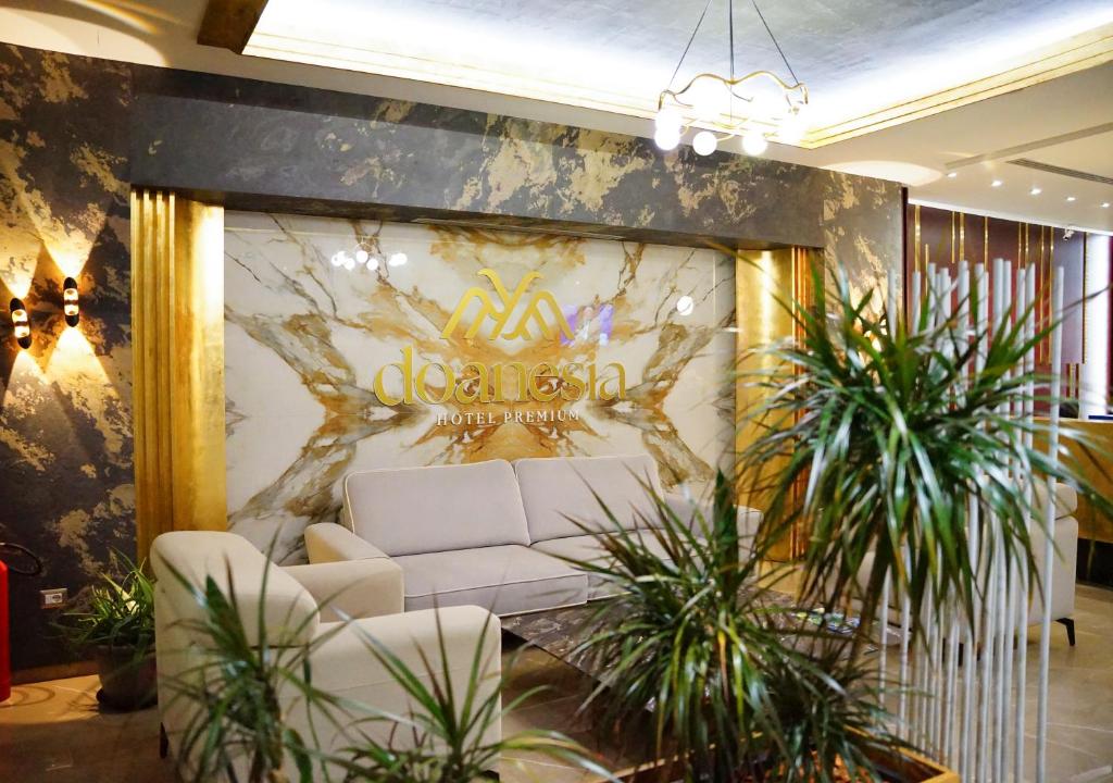 Innenpool und Wellnessbereich