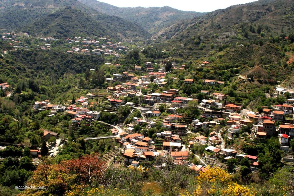 Kalopanayiotis village