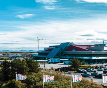 Terminal van Keflav&iacute;k Airport