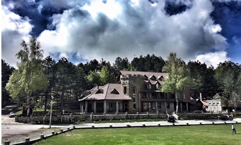 Natyral Razma Resort in Berglandschaft