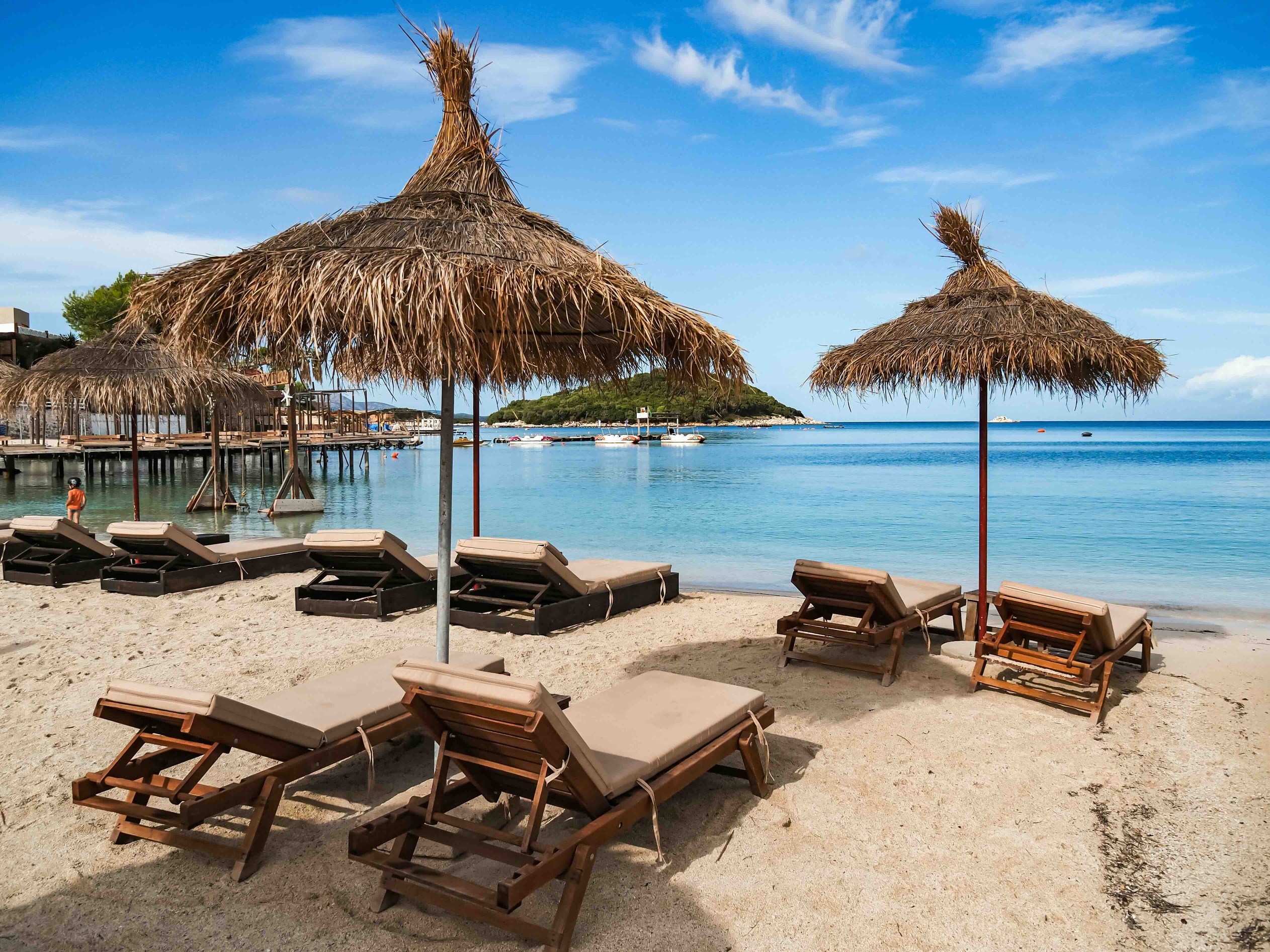 Strand und Promenade von Sarand&euml;