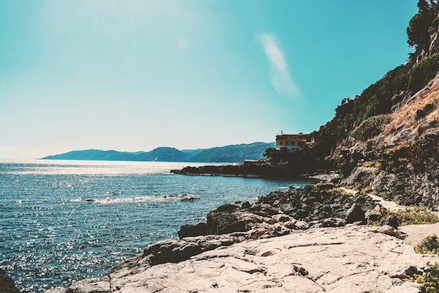 Azuurblauwe zee bij Cala Gonone