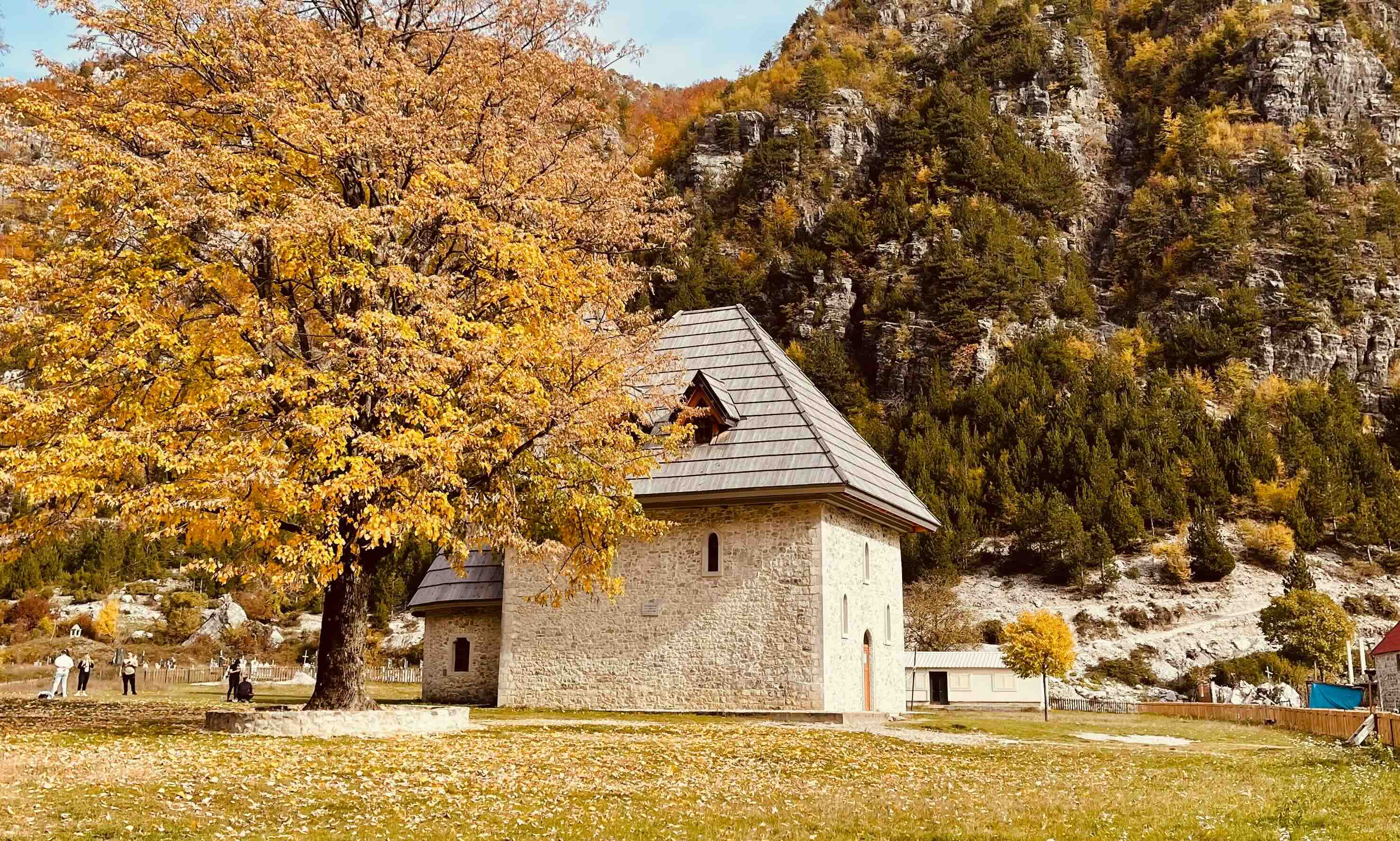 Stadtstra&szlig;e mit bunten Fassaden