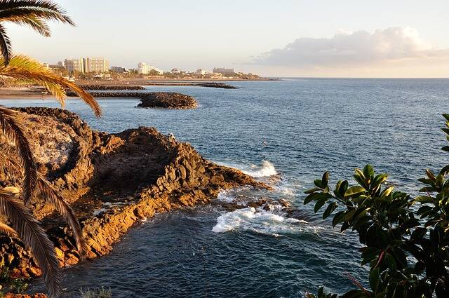 Kleine baai met helder water