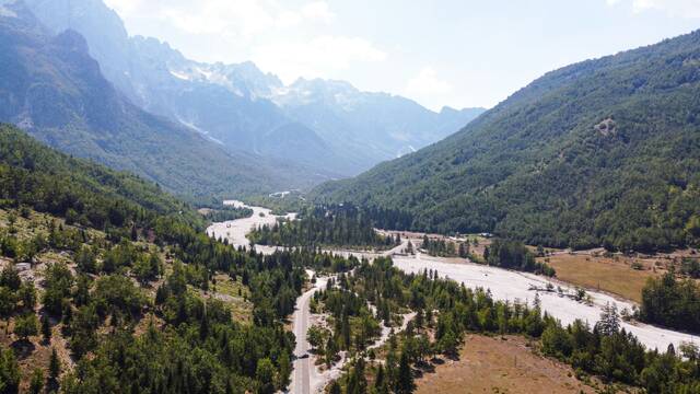 Hikers op alpien pad