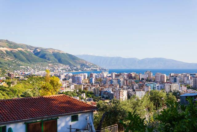 Wit zandstrand nabij Vlorë