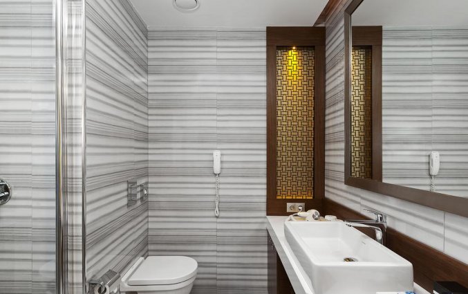 Badkamer van een tweepersoonskamer van Hotel Manesol Boutique Galata in Istanbul