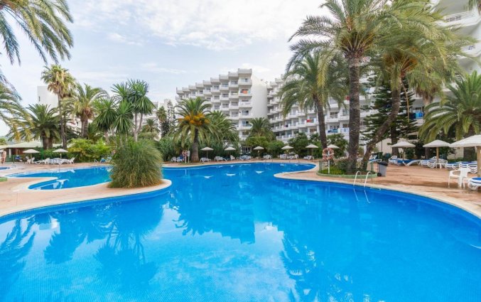 Buitenzwembad van Hotel EIX Lagotel op Mallorca