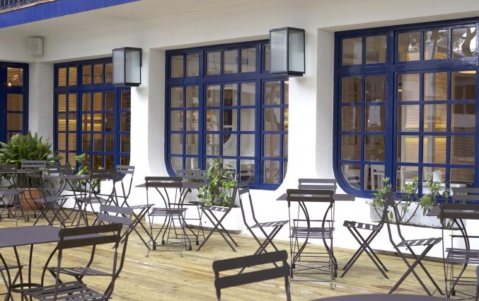 Terras van hotel Els Pins aan de Costa Brava