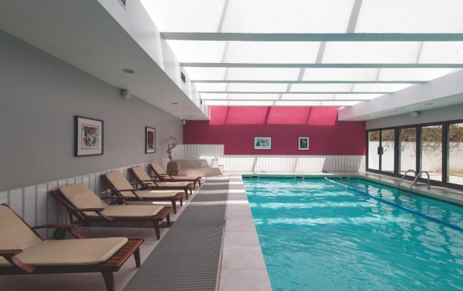 Zwembad van Hotel Vila Gale Opera in Lissabon