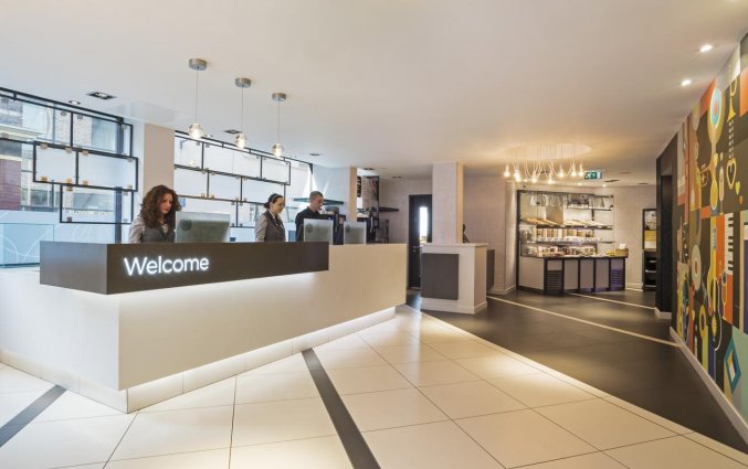 Receptie van Hotel Point A Londen Liverpool Street in Londen