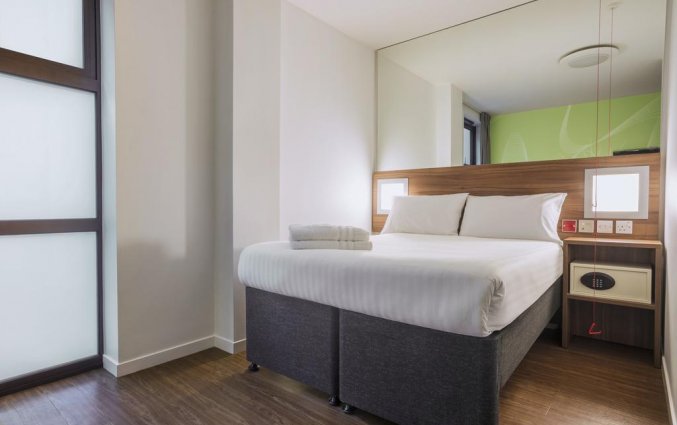 Tweepersoonskamer met tweepersoonsbed in Hotel Point A Londen Liverpool Street