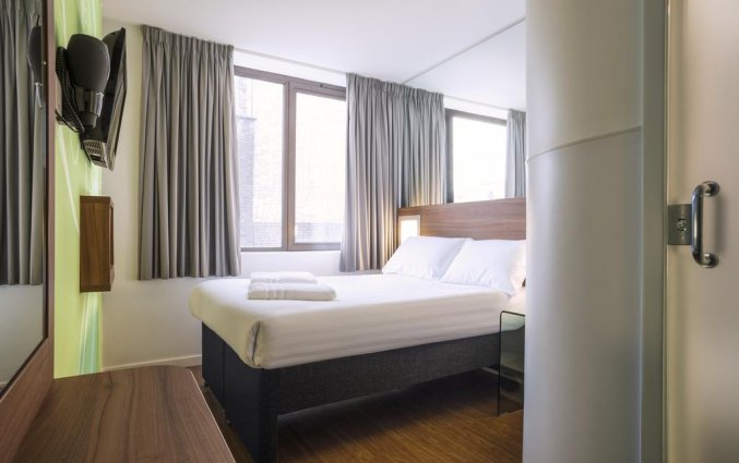 Tweepersoonskamer met tweepersoonsbed in Hotel Point A Londen Liverpool Street