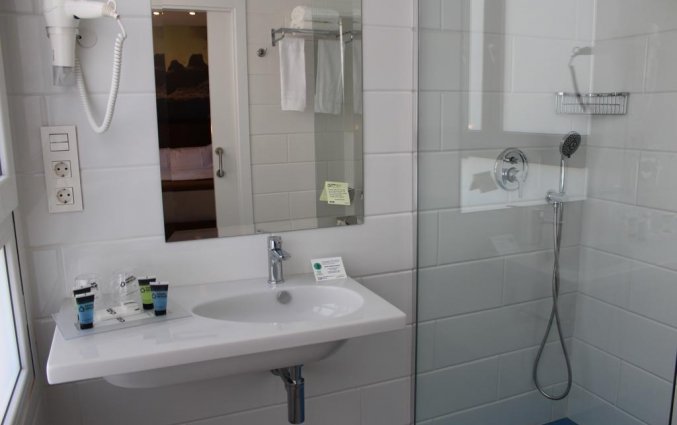 Badkamer van de tweepersoonskamer van hotel Casual Malaga del Mar in Malaga