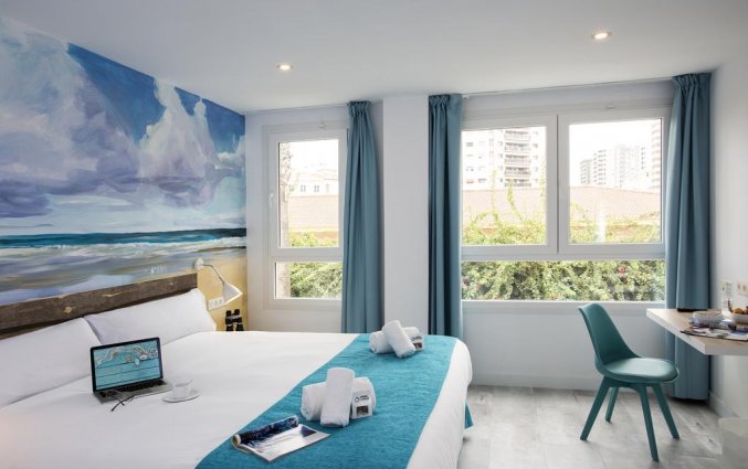 Tweepersoonskamer met tweepersoonsbed van hotel Casual Malaga del Mar in Malaga