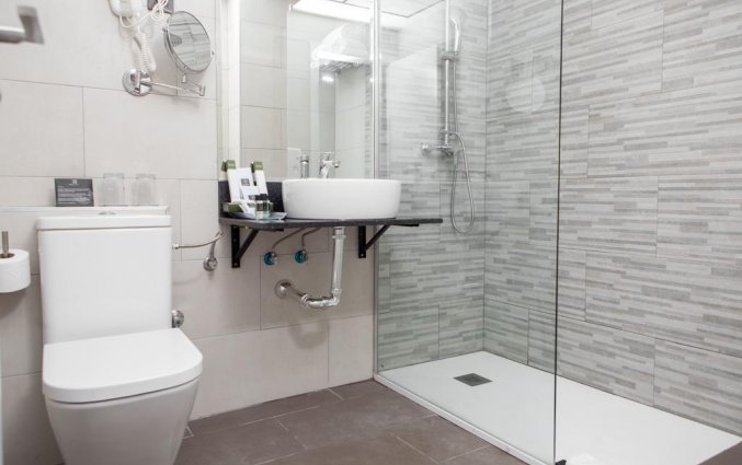 Badkamer van tweepersoonskamer in hotel Soho Bahía in Malaga