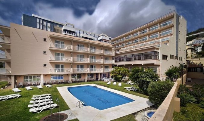 Zwembad en zonneterras van Hotel Soho Boutique Las Vegas in Malaga