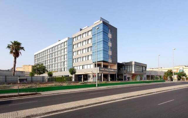 Hotel Exe Sevilla Palmera Exterior