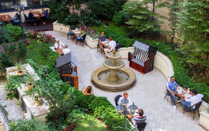 Binnenplaats van Hotel Queen's Court in Budapest