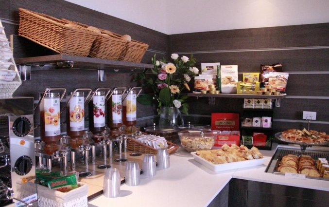 Buffet van Fragrance Hotel St. Peter in Rome