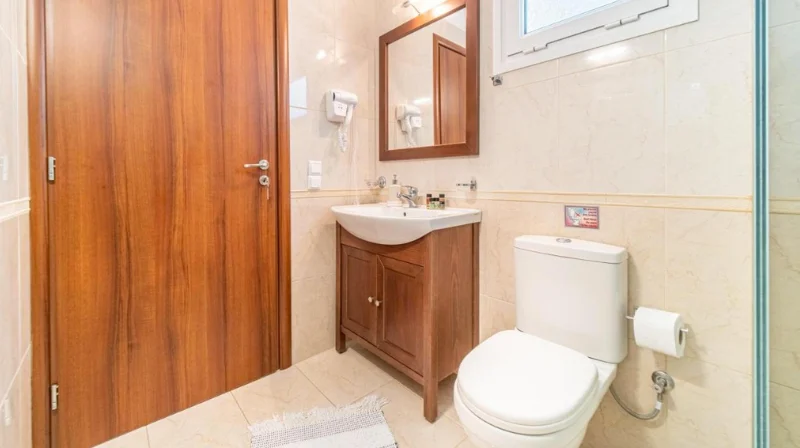 Badkamer met douchecabine