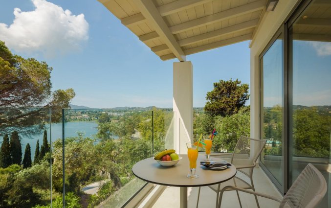 Balkon van een tweepersoonskamer van Hotel Rodostamo op Corfu