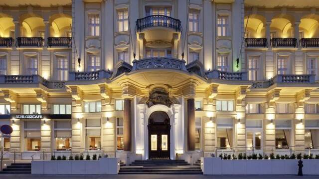 Voorkant van hotel Austria Trend Parkhotel Schönbrunn in Wenen