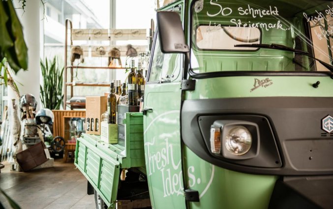 Karretje met zelfgemaakte honing van hotel Daniel Vienna in Wenen