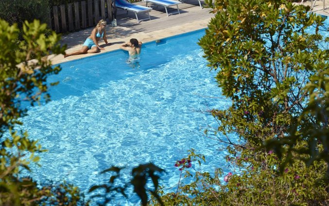 Buitenzwembad van Residence Hotel Lu Nibareddu op Sardinie
