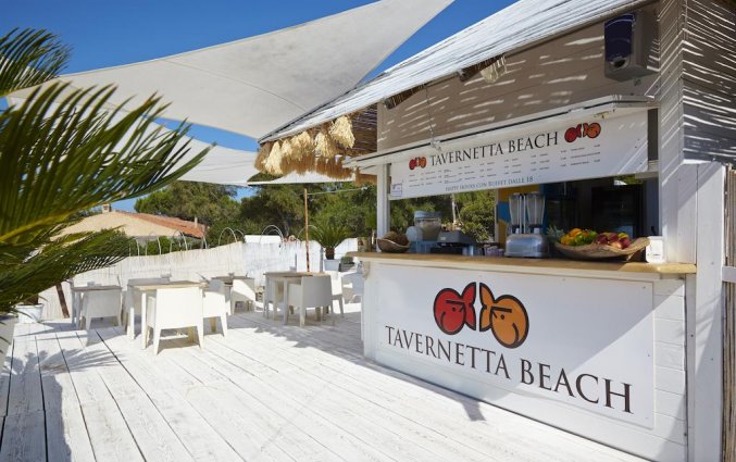 Strandbar van van Resindence Hotel Lu Nibareddu op Sardinië