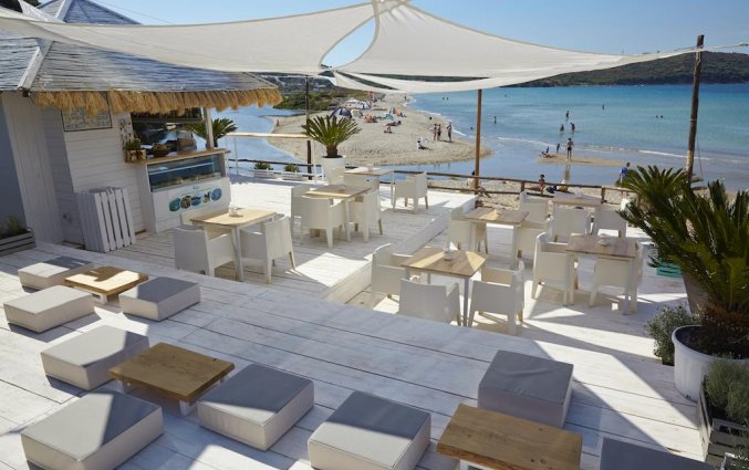 Terras van Residence Hotel Lu Nibareddu op Sardinie