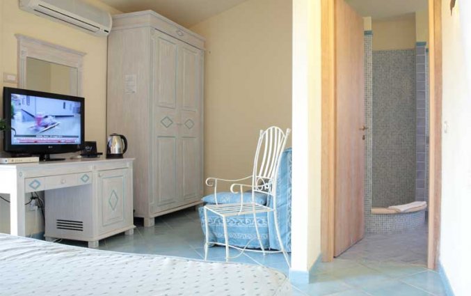 Bed in standaard kamer van hotel Speraesole fly & drive Sardinië