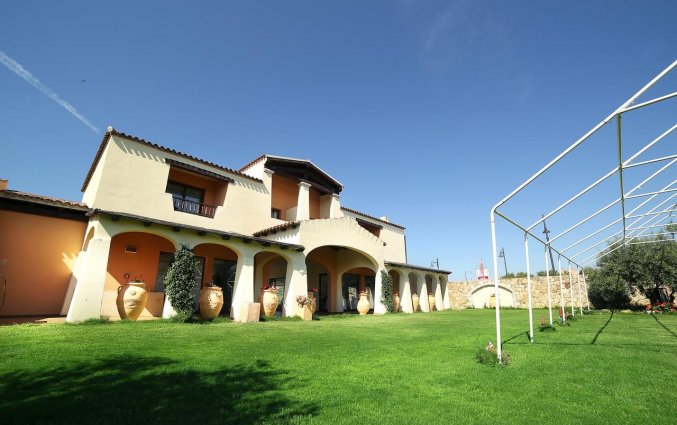 Groene tuin van hotel Speraesole fly & drive Sardinië