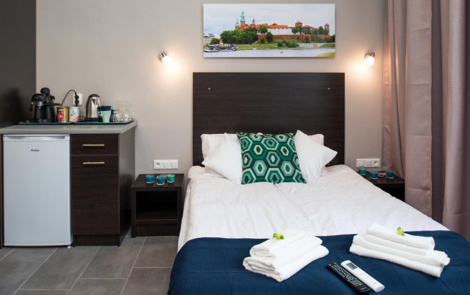 Bed van een appartement van appartementen Happy Tower Krakow in Krakau