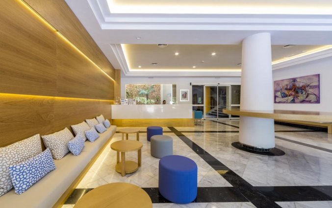 Receptie van Aparthotel Floramar op Menorca