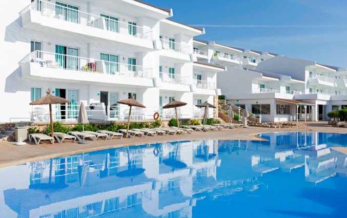 Buitenzwembad van Hotel HSM Calas Park op Mallorca