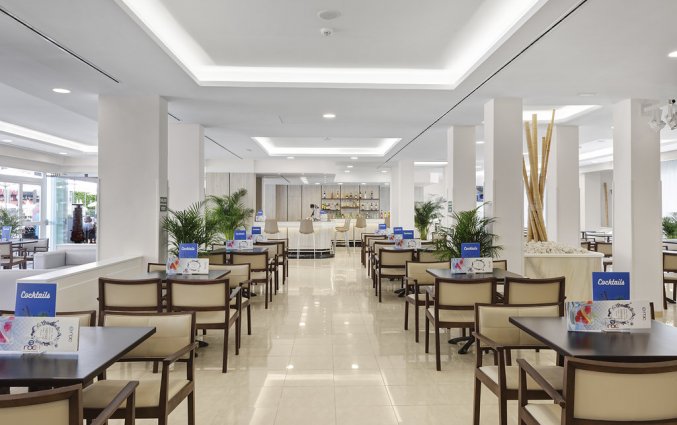 De bar van Hotel AluaSun Continental Park Mallorca