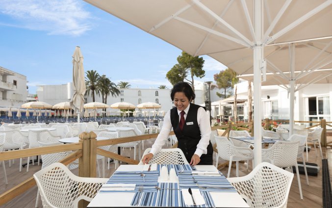 Het terras van Hotel AluaSun Continental Park Mallorca