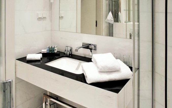 Badkamer van een tweepersoonskamer van Hotel H15 Boutique in Warschau