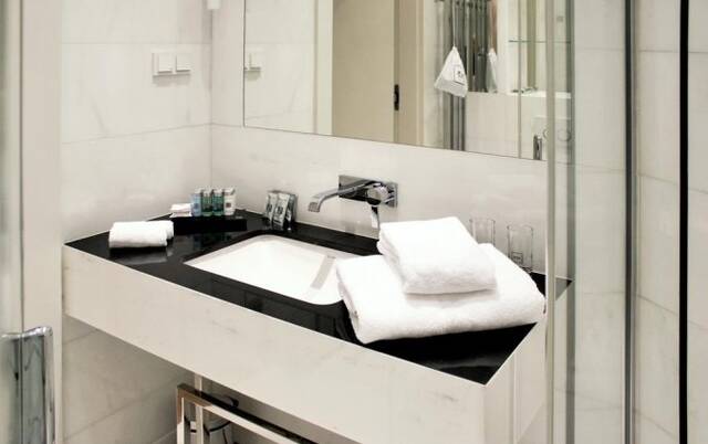 Badkamer van een tweepersoonskamer van Hotel H15 Boutique in Warschau