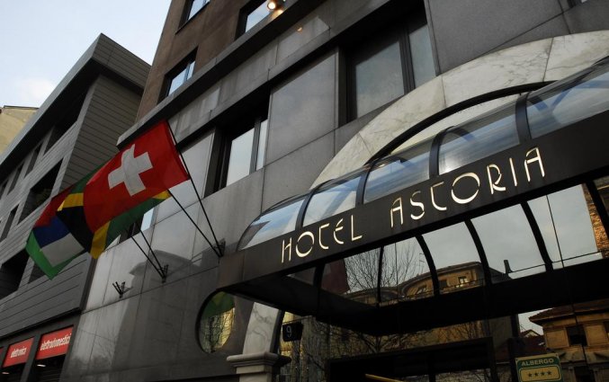 Ingang van hotel Astoria in Milaan