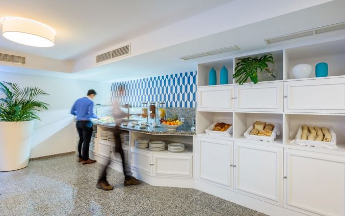 Ontbijtruimte met buffet van Hotel Terrace Mar Suite op Madeira
