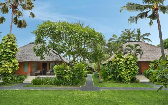Huisjes van hotel Legian Beach in Bali