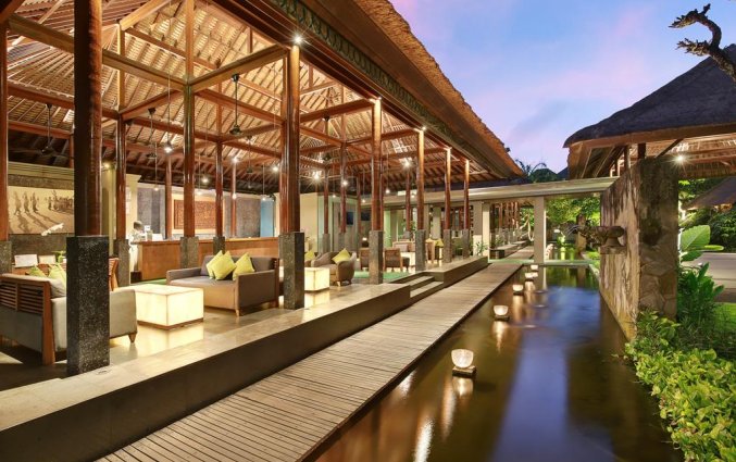 Lounge van hotel Legian Beach in Bali