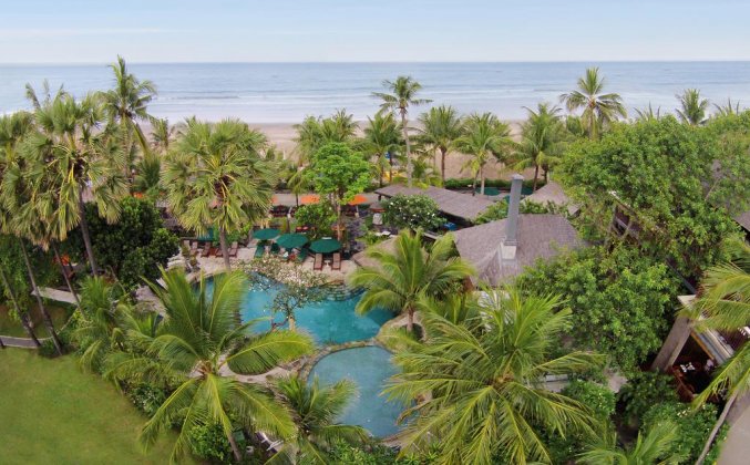 Zwembad van hotel Legian Beach in Bali