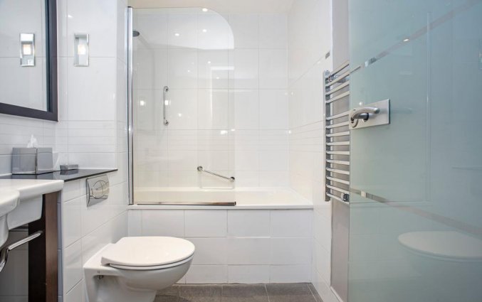Badkamer van een tweepersoonskamer van Hotel Ten Hill Place in Edinburgh
