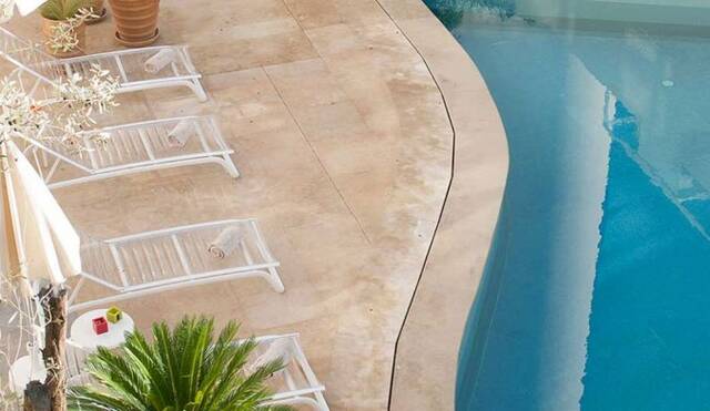 Buitenzwembad van Hotel Barcelo Fes Medina in Fez