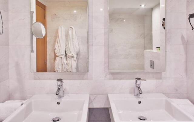 Badkamer bij Hotel Silken Indautxu